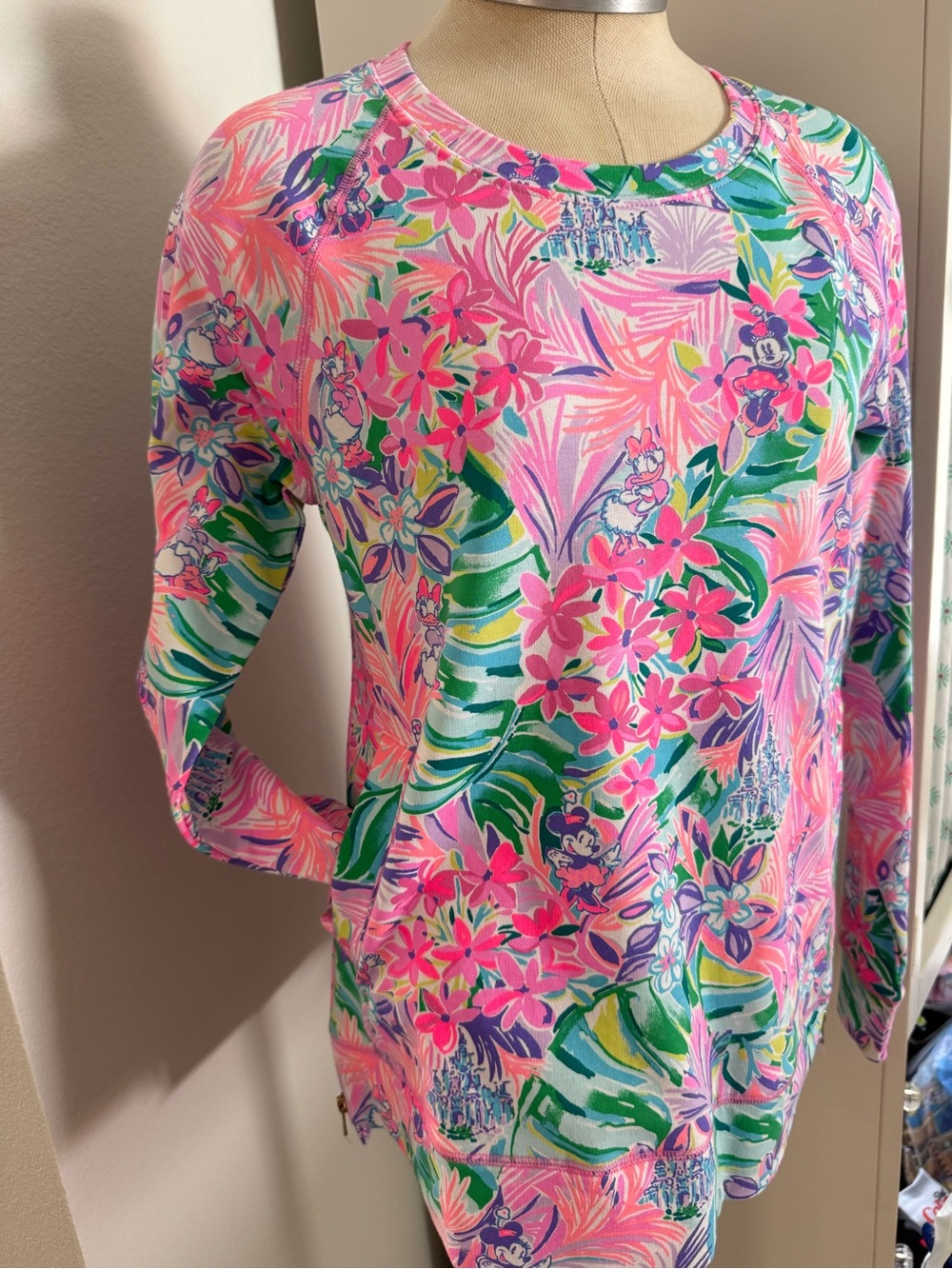 Lilly Pulitzer Disney Dreamin Daisy & Minnie Beach comber Pullover Size XS NWT